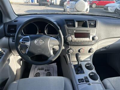 2012 Toyota Highlander   - Photo 11 - Framingham, MA 01702