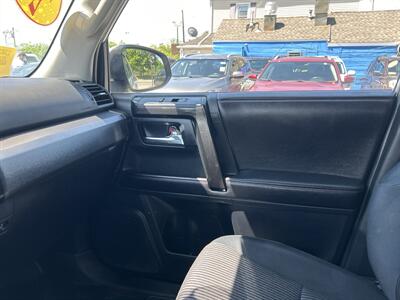 2014 Toyota 4Runner SR5   - Photo 12 - Framingham, MA 01702
