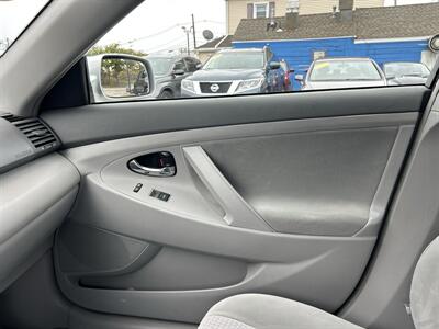 2011 Toyota Camry LE   - Photo 12 - Framingham, MA 01702
