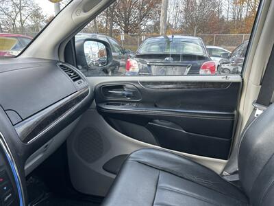 2014 Chrysler Town and Country Touring - Photo 13 - Framingham, MA 01702