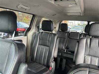 2014 Chrysler Town and Country Touring - Photo 11 - Framingham, MA 01702