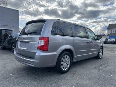 2014 Chrysler Town and Country Touring - Photo 4 - Framingham, MA 01702