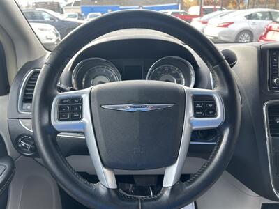 2014 Chrysler Town and Country Touring - Photo 14 - Framingham, MA 01702