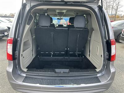 2014 Chrysler Town and Country Touring - Photo 7 - Framingham, MA 01702