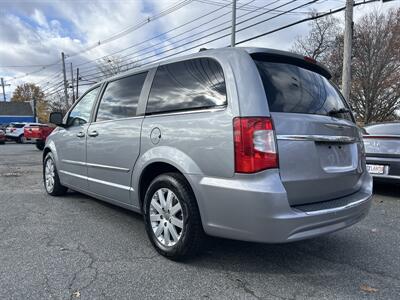 2014 Chrysler Town and Country Touring - Photo 6 - Framingham, MA 01702