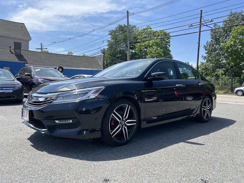 2017 Honda Accord Touring   - Photo 1 - Framingham, MA 01702