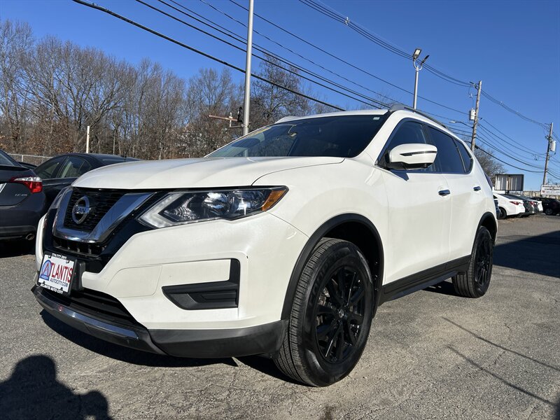 2017 Nissan Rogue SV's photo