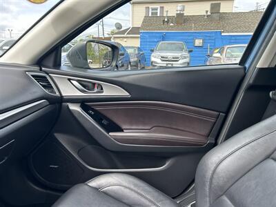 2018 Mazda Mazda3 Touring   - Photo 13 - Framingham, MA 01702