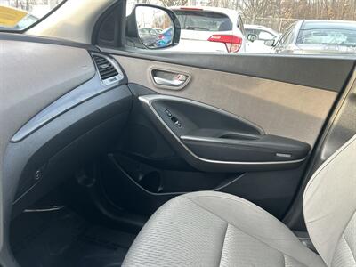 2016 Hyundai SANTA FE SE - Photo 12 - Framingham, MA 01702