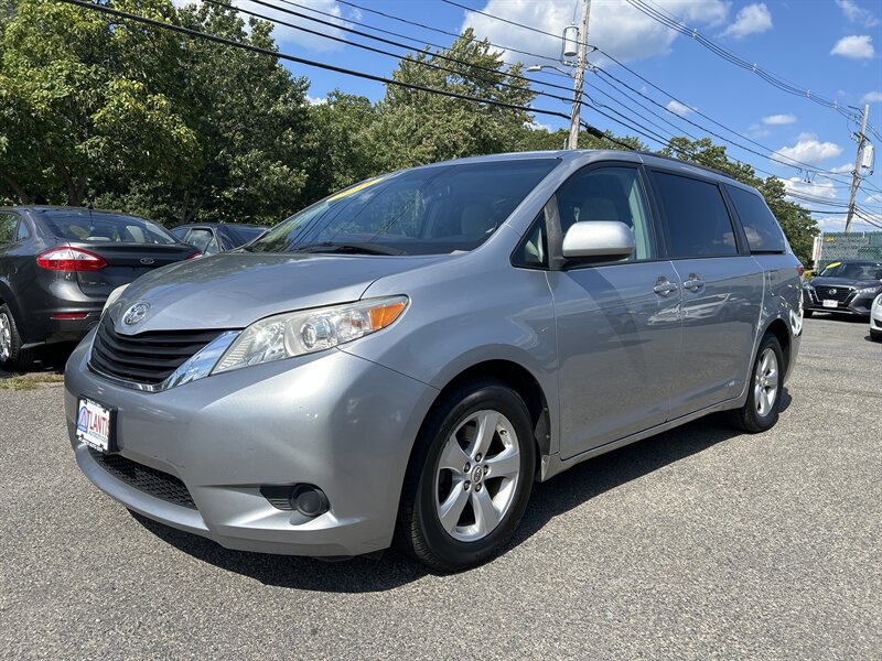 2011 Toyota Sienna LE 8-Passenger - Photo 1 - Framingham, MA 01702