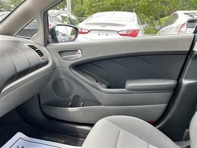 2017 Kia Forte LX   - Photo 12 - Framingham, MA 01702