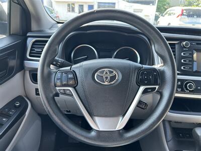 2016 Toyota Highlander LE   - Photo 13 - Framingham, MA 01702