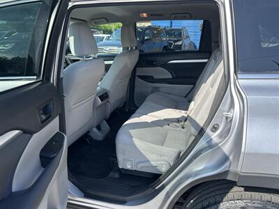 2016 Toyota Highlander LE   - Photo 10 - Framingham, MA 01702