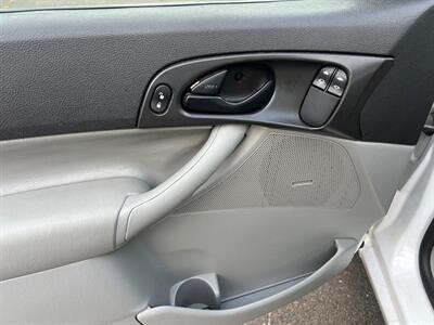 2007 Ford Focus ZX3 S   - Photo 10 - Milwaukie, OR 97267