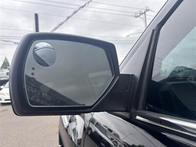 2015 GMC Sierra 1500 Crew Cab SLT   - Photo 9 - Milwaukie, OR 97267