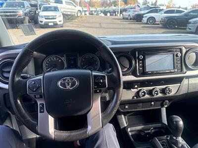 2017 Toyota Tacoma TRD Sport   - Photo 12 - Milwaukie, OR 97267