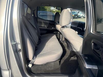 2017 Toyota Tacoma TRD Sport   - Photo 18 - Milwaukie, OR 97267