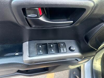 2017 Toyota Tacoma TRD Sport   - Photo 10 - Milwaukie, OR 97267