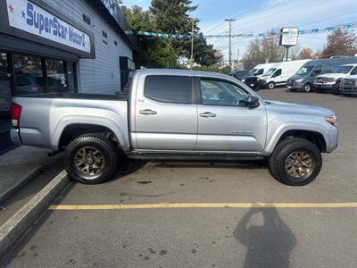 2017 Toyota Tacoma TRD Sport   - Photo 8 - Milwaukie, OR 97267