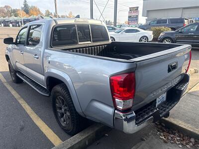 2017 Toyota Tacoma TRD Sport   - Photo 5 - Milwaukie, OR 97267