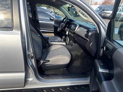 2017 Toyota Tacoma TRD Sport   - Photo 21 - Milwaukie, OR 97267