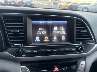 2020 Hyundai ELANTRA SEL   - Photo 13 - Milwaukie, OR 97267