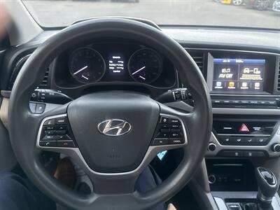 2020 Hyundai ELANTRA SEL   - Photo 10 - Milwaukie, OR 97267