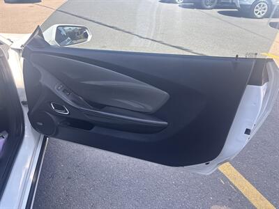 2015 Chevrolet Camaro LT - Photo 13 - Milwaukie, OR 97267