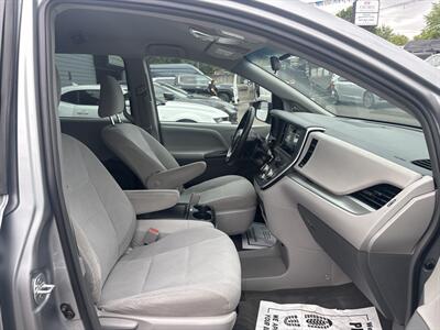 2017 Toyota Sienna L 7-Passenger   - Photo 20 - Milwaukie, OR 97267