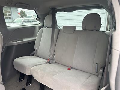 2017 Toyota Sienna L 7-Passenger   - Photo 15 - Milwaukie, OR 97267