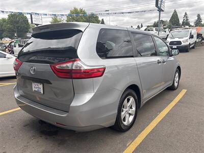 2017 Toyota Sienna L 7-Passenger   - Photo 7 - Milwaukie, OR 97267