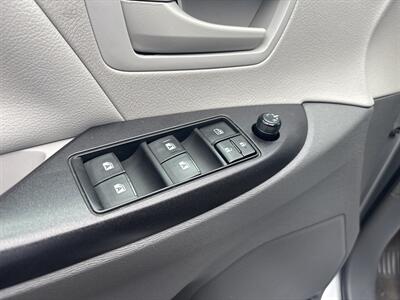 2017 Toyota Sienna L 7-Passenger   - Photo 10 - Milwaukie, OR 97267