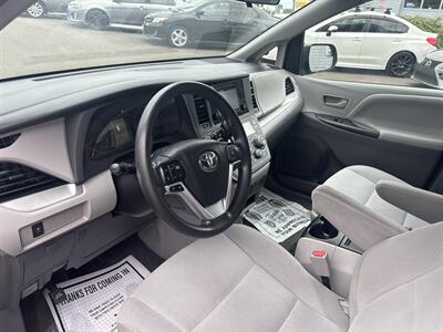 2017 Toyota Sienna L 7-Passenger   - Photo 12 - Milwaukie, OR 97267