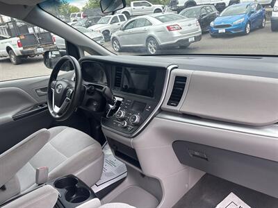 2017 Toyota Sienna L 7-Passenger   - Photo 21 - Milwaukie, OR 97267