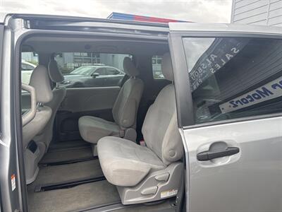 2017 Toyota Sienna L 7-Passenger   - Photo 13 - Milwaukie, OR 97267