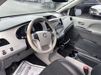 2013 Toyota Sienna SE 8-Passenger   - Photo 12 - Milwaukie, OR 97267