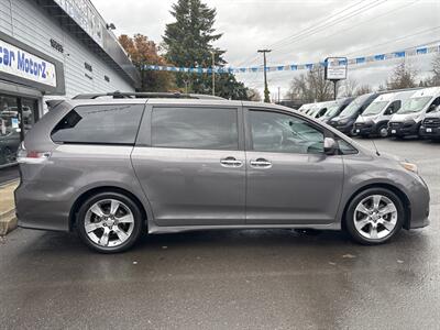 2013 Toyota Sienna SE 8-Passenger   - Photo 8 - Milwaukie, OR 97267