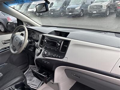 2013 Toyota Sienna SE 8-Passenger   - Photo 22 - Milwaukie, OR 97267