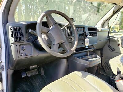 2006 Chevrolet Express 3500   - Photo 17 - Lakewood, NJ 08701