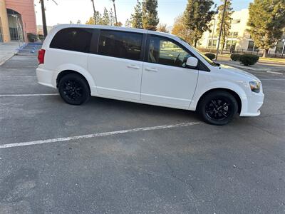 2020 Dodge Grand Caravan SXT   - Photo 5 - Hesperia, CA 92345