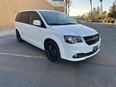 2020 Dodge Grand Caravan SXT   - Photo 3 - Hesperia, CA 92345