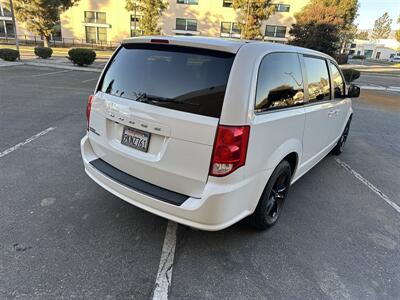 2020 Dodge Grand Caravan SXT   - Photo 8 - Hesperia, CA 92345