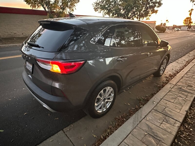 2021 Ford Escape SE - Photo 5 - Hesperia, CA 92345