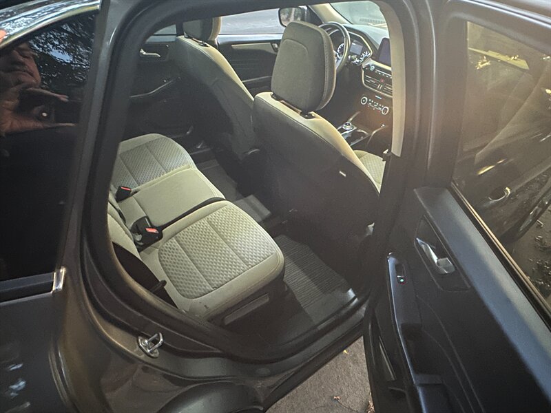 2021 Ford Escape SE - Photo 14 - Hesperia, CA 92345