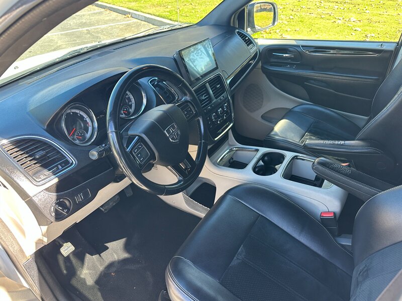 2017 Dodge Grand Caravan - Photo 8 - Hesperia, CA 92345