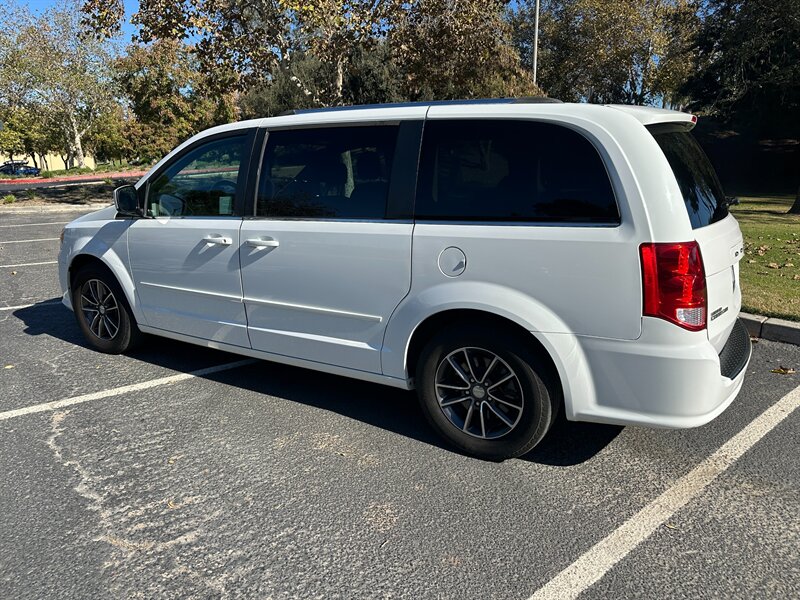 2017 Dodge Grand Caravan - Photo 7 - Hesperia, CA 92345