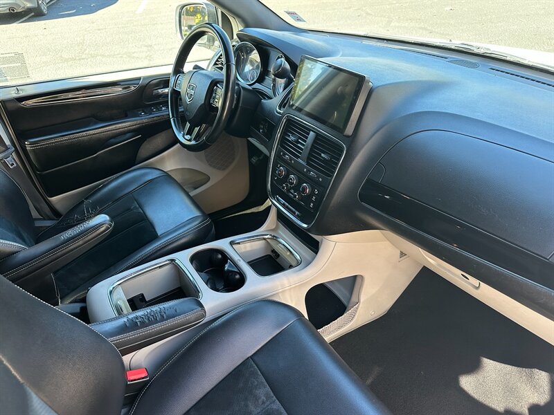 2017 Dodge Grand Caravan - Photo 13 - Hesperia, CA 92345
