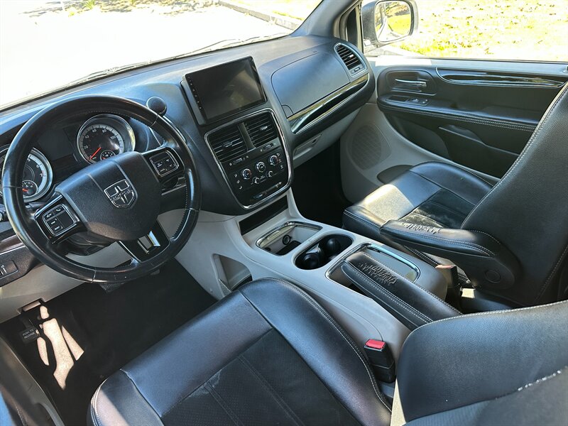 2017 Dodge Grand Caravan - Photo 10 - Hesperia, CA 92345