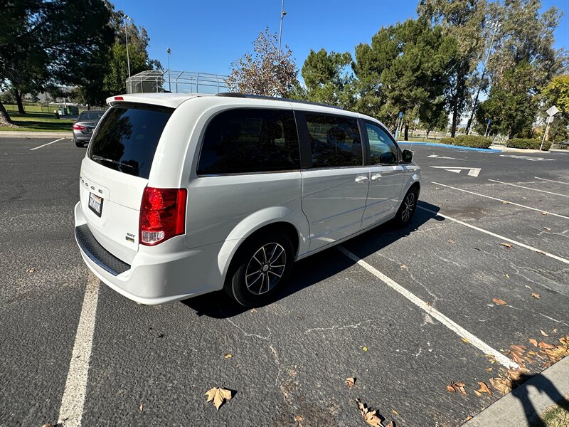 2017 Dodge Grand Caravan - Photo 5 - Hesperia, CA 92345