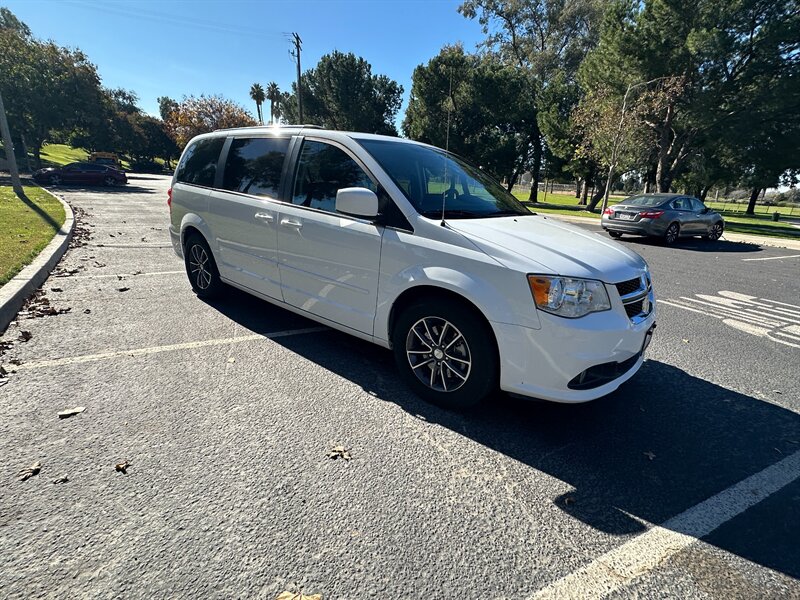 2017 Dodge Grand Caravan - Photo 3 - Hesperia, CA 92345